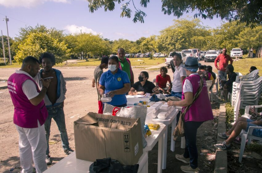 M S De Habitantes De Calle Recibieron Alimentos Preparados