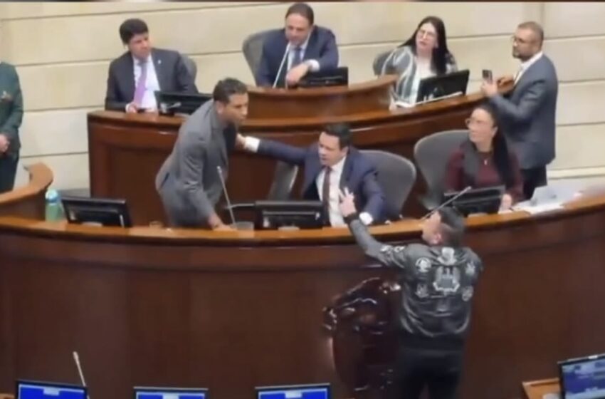  Tensión en el Senado: presidente del Congreso pidió orden al senador David Racero tras llamar “cerdos” a sus compañeros