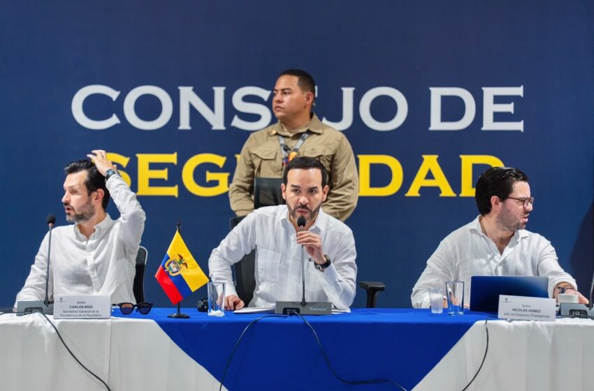  Presidente Abelardo de la Espriella lidera consejo de seguridad en la Base Naval con el alcalde Dumek Turbay y el gobernador Yamil Arana