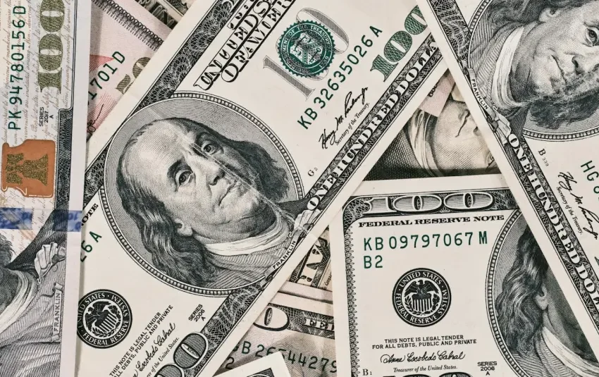  El Dólar continúa su racha a la baja, acercándose a niveles de los $3.000
